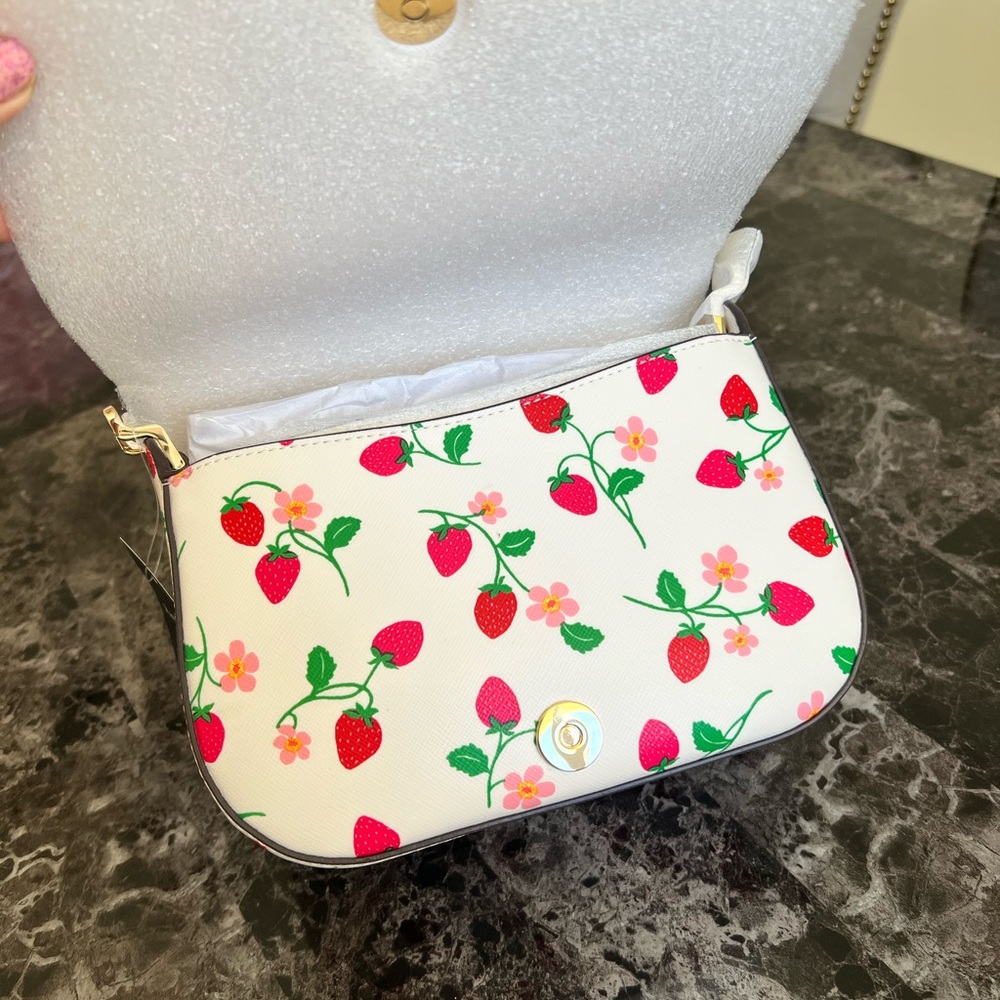 NWT Kate spade saddle bag strawberry vine - Picture 3 of 9